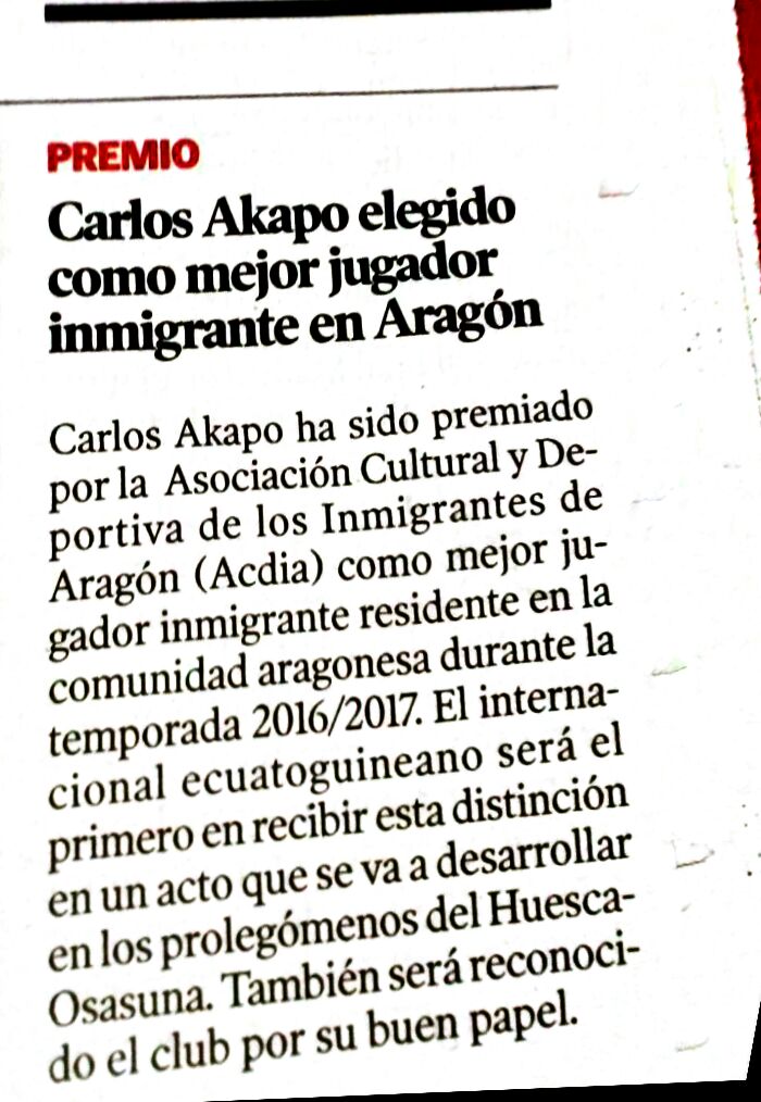 Carlos Akapo elegido como mejor jugador inmigrante de Aragón 2016-2017 - Trofeo Mejor jugador inmigrante en Aragón 2017