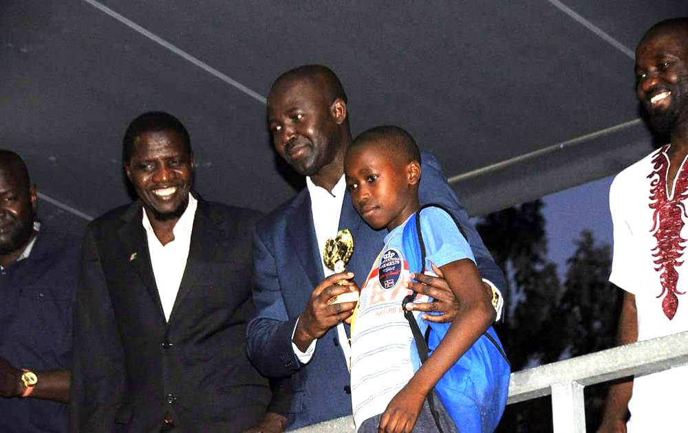 Mejor jugador niños 10 a 12 años Abdusfian (Gambia) en el Mundialito Integración Zaragoza 2017