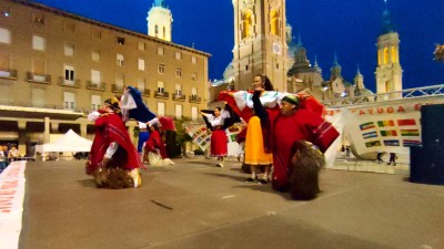 Grupo Killary (Ecuador) en la Plaza del Pilar, Sorteo Mundialito Integración Zaragoza 2024
